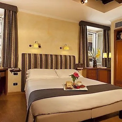 Отель La Fenice Рим